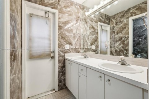 House in Coral Springs, Florida 4 bedrooms, 172.24 sq.m. № 1768882 - photo 23