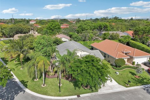 House in Coral Springs, Florida 4 bedrooms, 172.24 sq.m. № 1768882 - photo 2