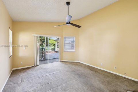 House in Coral Springs, Florida 4 bedrooms, 172.24 sq.m. № 1768882 - photo 18