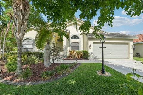 House in Coral Springs, Florida 4 bedrooms, 172.24 sq.m. № 1768882 - photo 1
