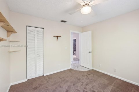 House in Coral Springs, Florida 4 bedrooms, 172.24 sq.m. № 1768882 - photo 28