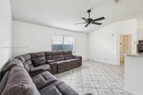 House in Coral Springs, Florida 4 bedrooms, 172.24 sq.m. № 1768882 - photo 6