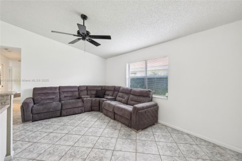 House in Coral Springs, Florida 4 bedrooms, 172.24 sq.m. № 1768882 - photo 7