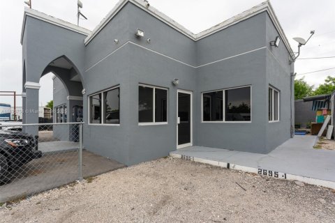 Propiedad comercial en venta en Opa-locka, Florida № 1817069 - foto 11