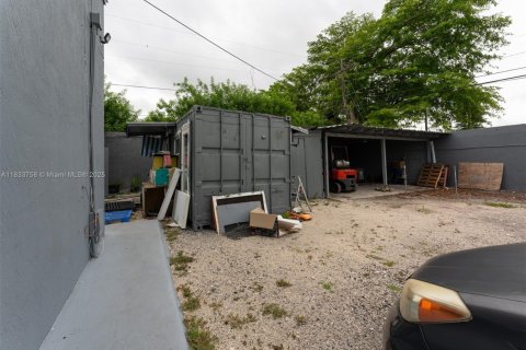 Propiedad comercial en venta en Opa-locka, Florida № 1817069 - foto 12