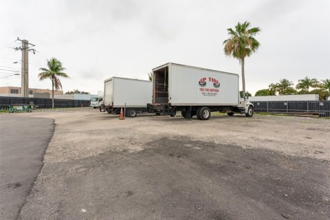 Propiedad comercial en venta en Opa-locka, Florida № 1817069 - foto 21