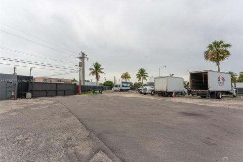 Propiedad comercial en venta en Opa-locka, Florida № 1817069 - foto 6