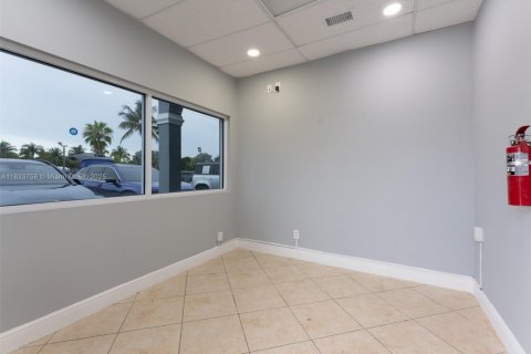 Propiedad comercial en venta en Opa-locka, Florida № 1817069 - foto 13
