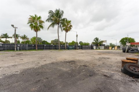 Propiedad comercial en venta en Opa-locka, Florida № 1817069 - foto 20