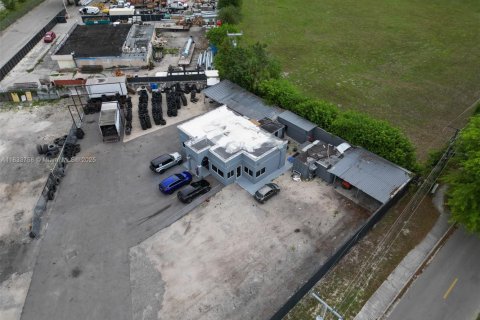 Propiedad comercial en venta en Opa-locka, Florida № 1817069 - foto 4