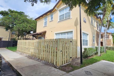 Townhouse in Cutler Bay, Florida 4 bedrooms, 141.49 sq.m. № 2005897 - photo 3