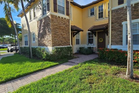 Townhouse in Cutler Bay, Florida 4 bedrooms, 141.49 sq.m. № 2005897
