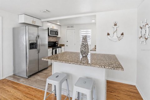 Villa ou maison à louer à Saint Petersburg, Floride: 2 chambres, 121.14 m2 № 2106716 - photo 4