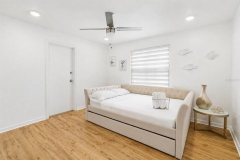 Villa ou maison à louer à Saint Petersburg, Floride: 2 chambres, 121.14 m2 № 2106716 - photo 8