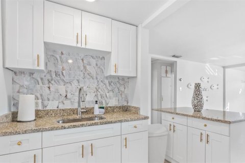Villa ou maison à louer à Saint Petersburg, Floride: 2 chambres, 121.14 m2 № 2106716 - photo 3