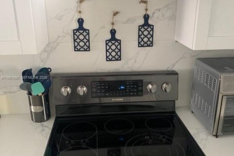 Condo in Miami, Florida, 2 bedrooms № 2055406 - photo 3