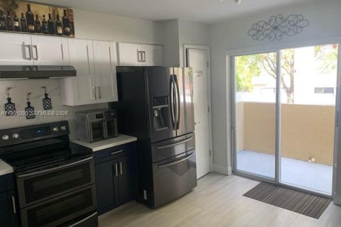 Condo in Miami, Florida, 2 bedrooms № 2055406 - photo 5