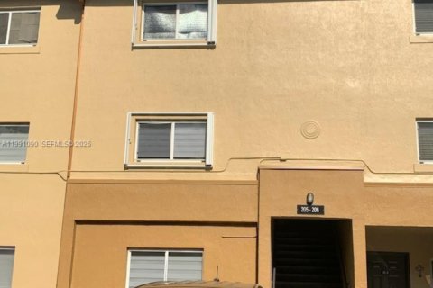 Condo in Miami, Florida, 2 bedrooms № 2055406 - photo 18