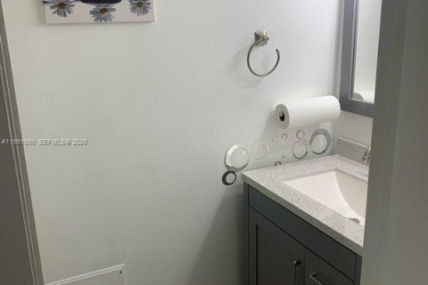 Condo in Miami, Florida, 2 bedrooms № 2055406 - photo 11