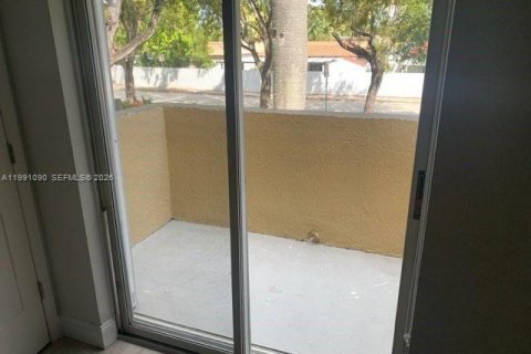 Condo in Miami, Florida, 2 bedrooms № 2055406 - photo 6