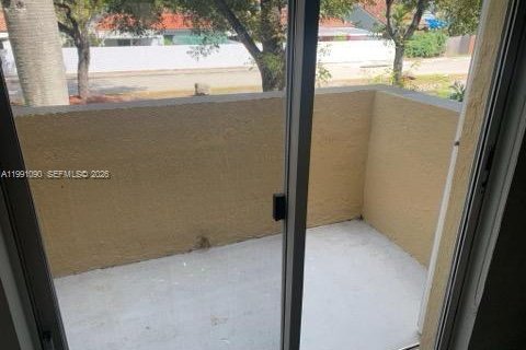 Condo in Miami, Florida, 2 bedrooms № 2055406 - photo 7