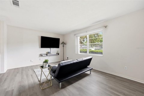 House in Gainesville, Florida 4 bedrooms, 156.82 sq.m. № 2195963 - photo 10
