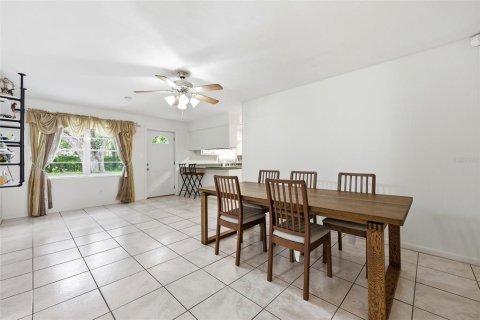 House in Gainesville, Florida 4 bedrooms, 156.82 sq.m. № 2195963 - photo 5