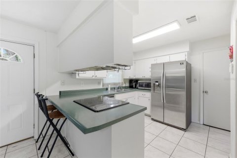 House in Gainesville, Florida 4 bedrooms, 156.82 sq.m. № 2195963 - photo 15