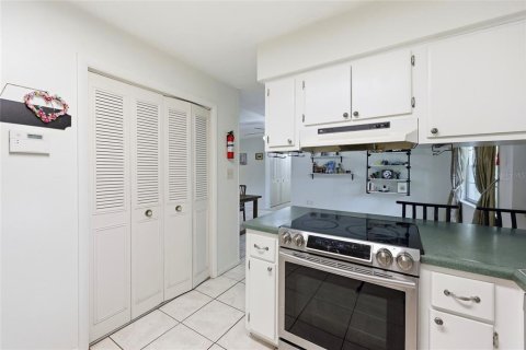House in Gainesville, Florida 4 bedrooms, 156.82 sq.m. № 2195963 - photo 14
