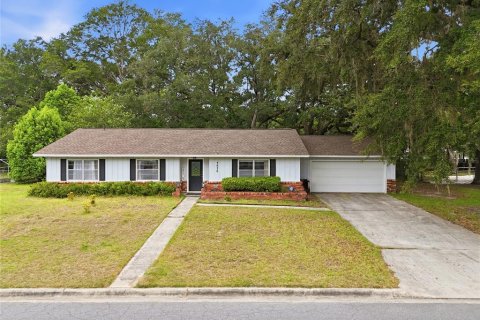 House in Gainesville, Florida 4 bedrooms, 156.82 sq.m. № 2195963 - photo 2