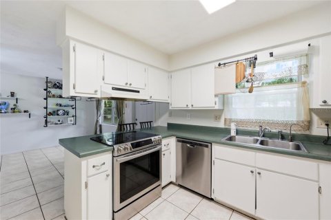 House in Gainesville, Florida 4 bedrooms, 156.82 sq.m. № 2195963 - photo 7