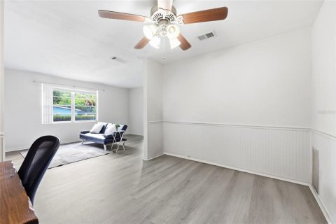 House in Gainesville, Florida 4 bedrooms, 156.82 sq.m. № 2195963 - photo 12