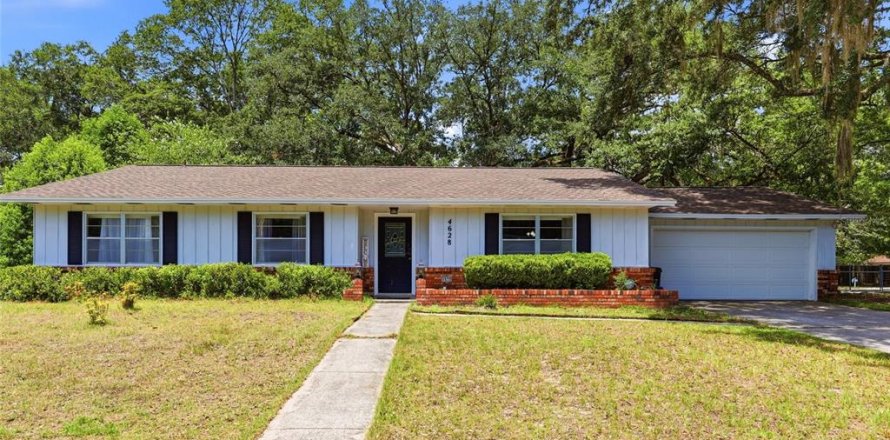 House in Gainesville, Florida 4 bedrooms, 156.82 sq.m. № 2195963