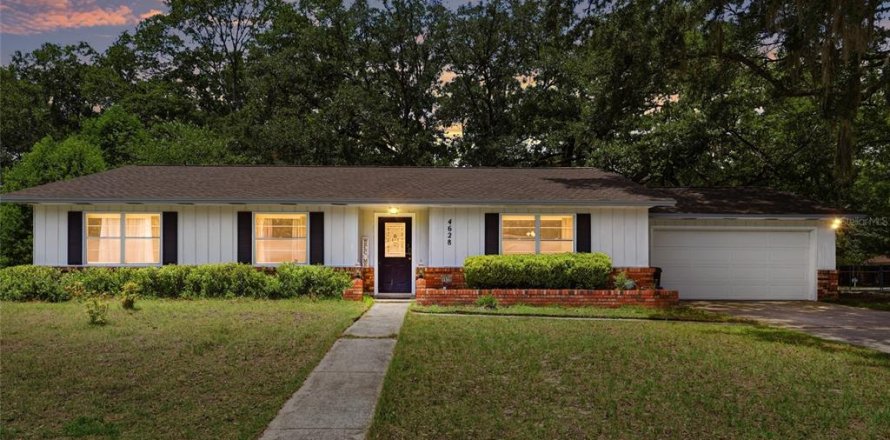 House in Gainesville, Florida 4 bedrooms, 156.82 sq.m. № 2195963