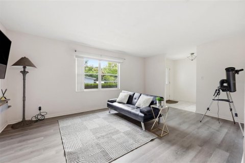 House in Gainesville, Florida 4 bedrooms, 156.82 sq.m. № 2195963 - photo 4