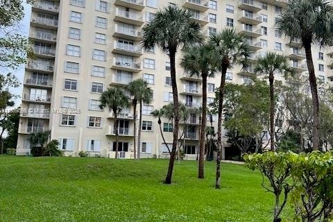 Condominio en Miami, Florida, 2 dormitorios  № 2079206