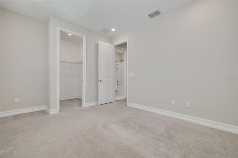 Townhouse in ESTANCIA

 in Wesley Chapel, Florida 3 bedrooms, 169.73 sq.m. № 1879063 - photo 4