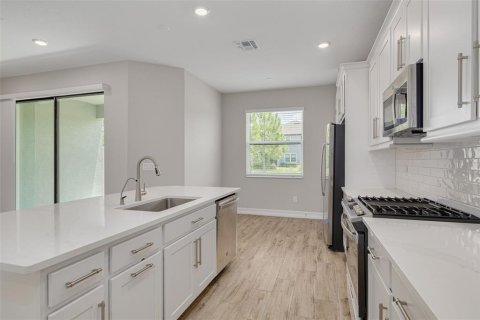 Townhouse in ESTANCIA

 in Wesley Chapel, Florida 3 bedrooms, 169.73 sq.m. № 1879063 - photo 21