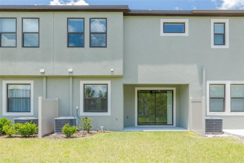 Townhouse in ESTANCIA

 in Wesley Chapel, Florida 3 bedrooms, 169.73 sq.m. № 1879063 - photo 8