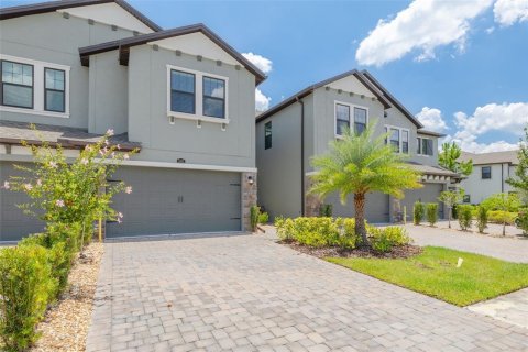 Townhouse in ESTANCIA

 in Wesley Chapel, Florida 3 bedrooms, 169.73 sq.m. № 1879063 - photo 1