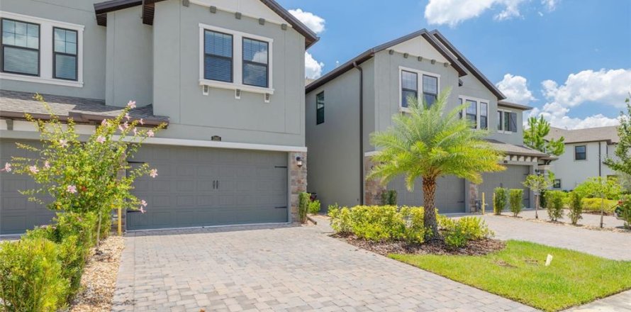 Townhouse in ESTANCIA

 in Wesley Chapel, Florida 3 bedrooms, 169.73 sq.m. № 1879063