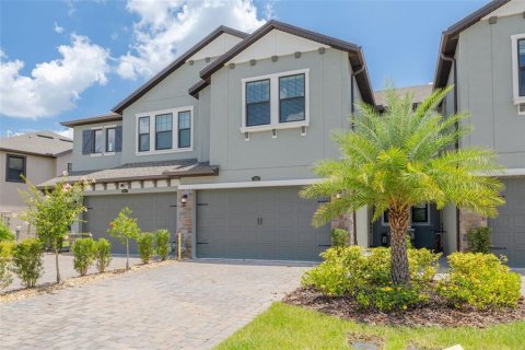 Townhouse in ESTANCIA

 in Wesley Chapel, Florida 3 bedrooms, 169.73 sq.m. № 1879063 - photo 10