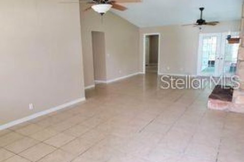 Villa ou maison à louer à Palm Coast, Floride: 3 chambres, 159.7 m2 № 1875888 - photo 2
