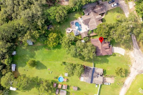 House in Sorrento, Florida 3 bedrooms, 150.22 sq.m. № 1904112 - photo 30