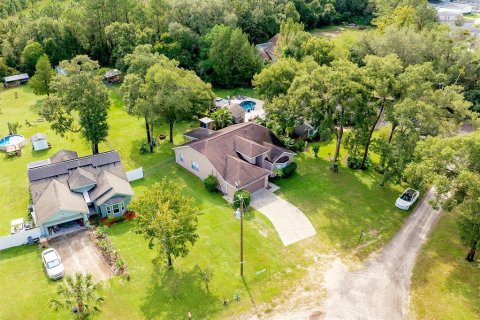 House in Sorrento, Florida 3 bedrooms, 150.22 sq.m. № 1904112 - photo 25