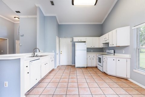 House in Sorrento, Florida 3 bedrooms, 150.22 sq.m. № 1904112 - photo 8