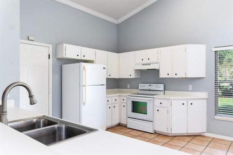 House in Sorrento, Florida 3 bedrooms, 150.22 sq.m. № 1904112 - photo 9