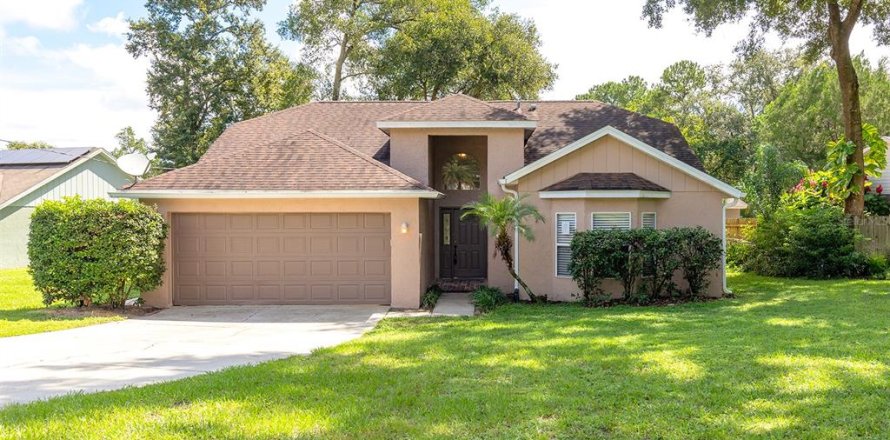 House in Sorrento, Florida 3 bedrooms, 150.22 sq.m. № 1904112