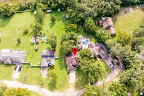 House in Sorrento, Florida 3 bedrooms, 150.22 sq.m. № 1904112 - photo 29