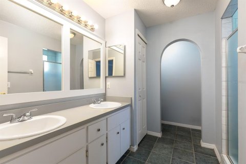 House in Sorrento, Florida 3 bedrooms, 150.22 sq.m. № 1904112 - photo 12